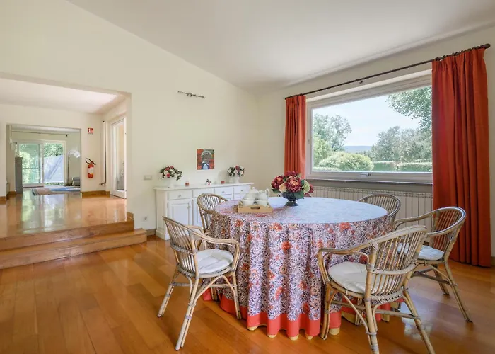 Stunning Home In Sutri